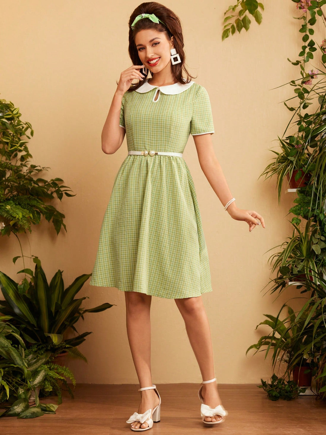 This vintage floral color block dress features a charming green cottagecore design with contrasting colors. Perfect for a sunny day out, it offers a stylish and unique look that will turn heads. Made with high-quality materials, it provides both comfort and fashion.