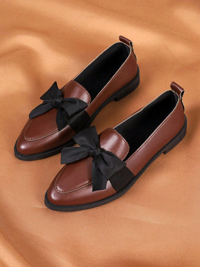 Bowknot Chic: Women's Flat Shoes for Everyday Style and Comfort