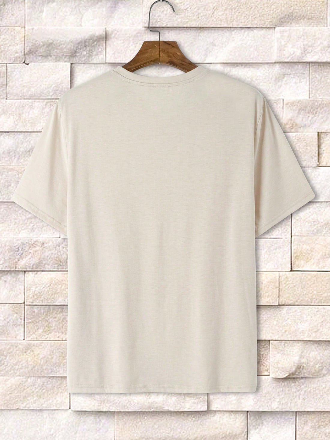This Men's Summer Vibes Letter and Cactus Printed Short Sleeve T-Shirt is perfect for any summer occasion. Made with high-quality fabric, this shirt features a fun and trendy design that is sure to make you stand out. Show off your summer style with this comfortable and stylish t-shirt.