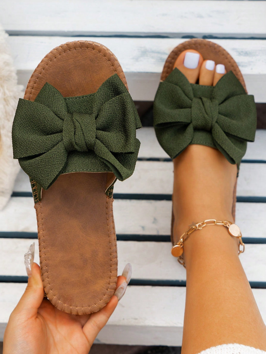 Step into style and comfort with these Chic Green Bow Slippers for Women. Featuring a playful bowknot strap and a secure anti-slip sole, these slide sandals add a fun pop of color to any outfit while keeping your feet steady. Perfect for lounging or casual outings, they combine fashion and function effortlessly.