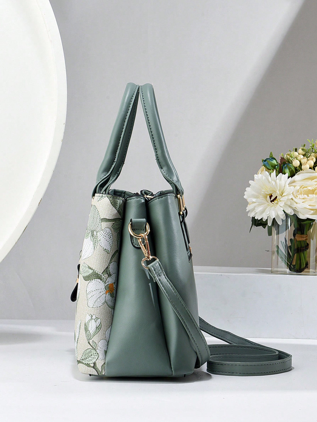 Elevate your style with our Chic & Spacious Triple-Pocket Handbag, the ultimate accessory for stylish women. With three pockets to keep your essentials organized, this crossbody is perfect for on-the-go glamour. As seen on your favorite celebrities, this handbag exudes luxury and sophistication. Upgrade your wardrobe today.