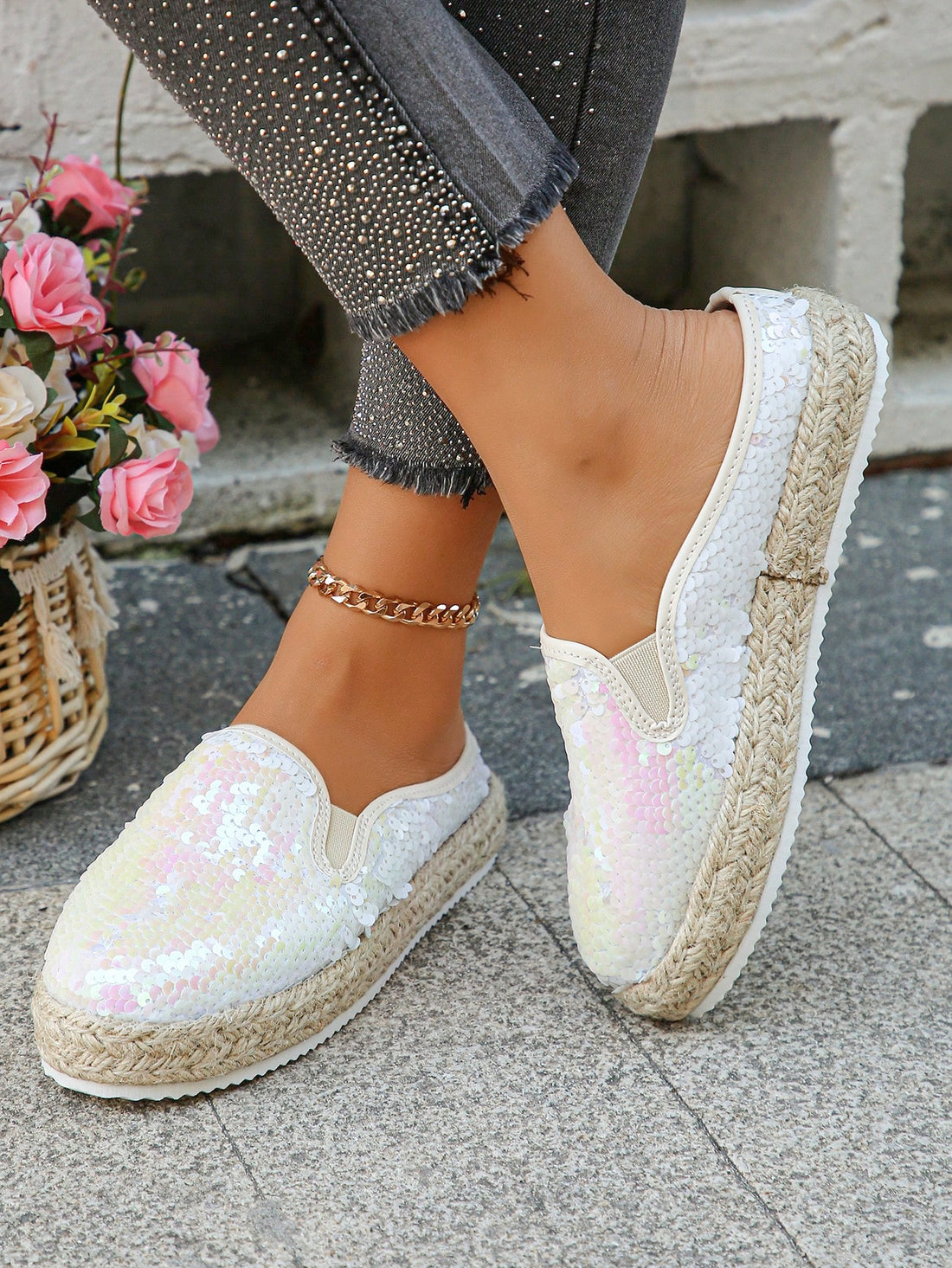 Elevate your casual look with our Chic and Comfy Patent Leather Women's <a href="https://canaryhouze.com/collections/women-canvas-shoes?sort_by=created-descending" target="_blank" rel="noopener">Loafers</a>. Crafted with patent leather, these loafers add a touch of sophistication to any outfit. The perfect combination of style and comfort with a chic design that will make you stand out.