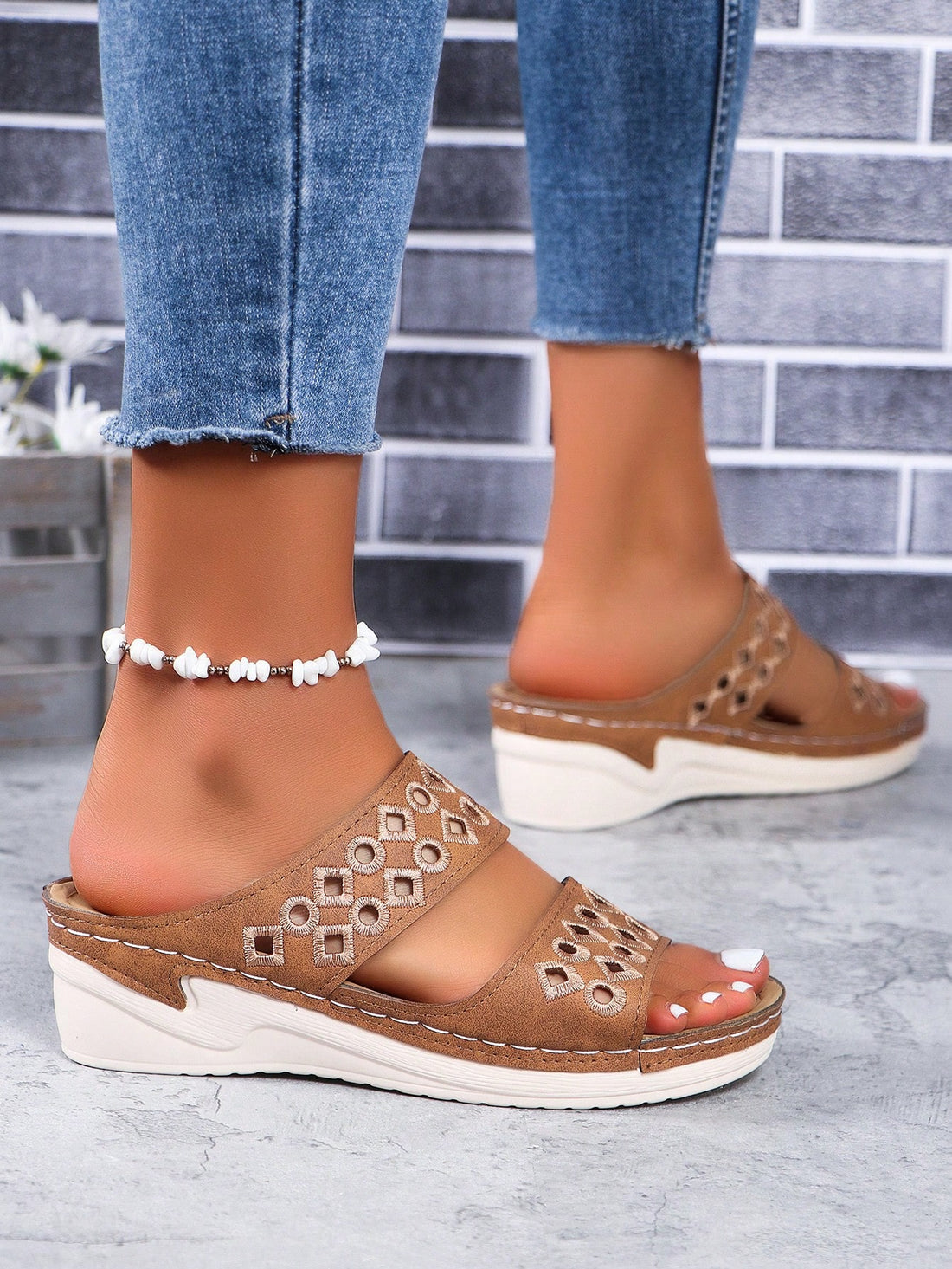 Introducing our 2024 New Embroidered Women's Wedge Heel <a href="https://canaryhouze.com/collections/women-canvas-shoes?sort_by=created-descending" target="_blank" rel="noopener">Sandals</a>. These stylish sandals feature a beautifully embroidered design on the wedge heel, adding a touch of elegance to any outfit. With a comfortable wedge heel, these sandals provide both style and comfort. Elevate your wardrobe with our 2024 Wedge Heel Sandals.