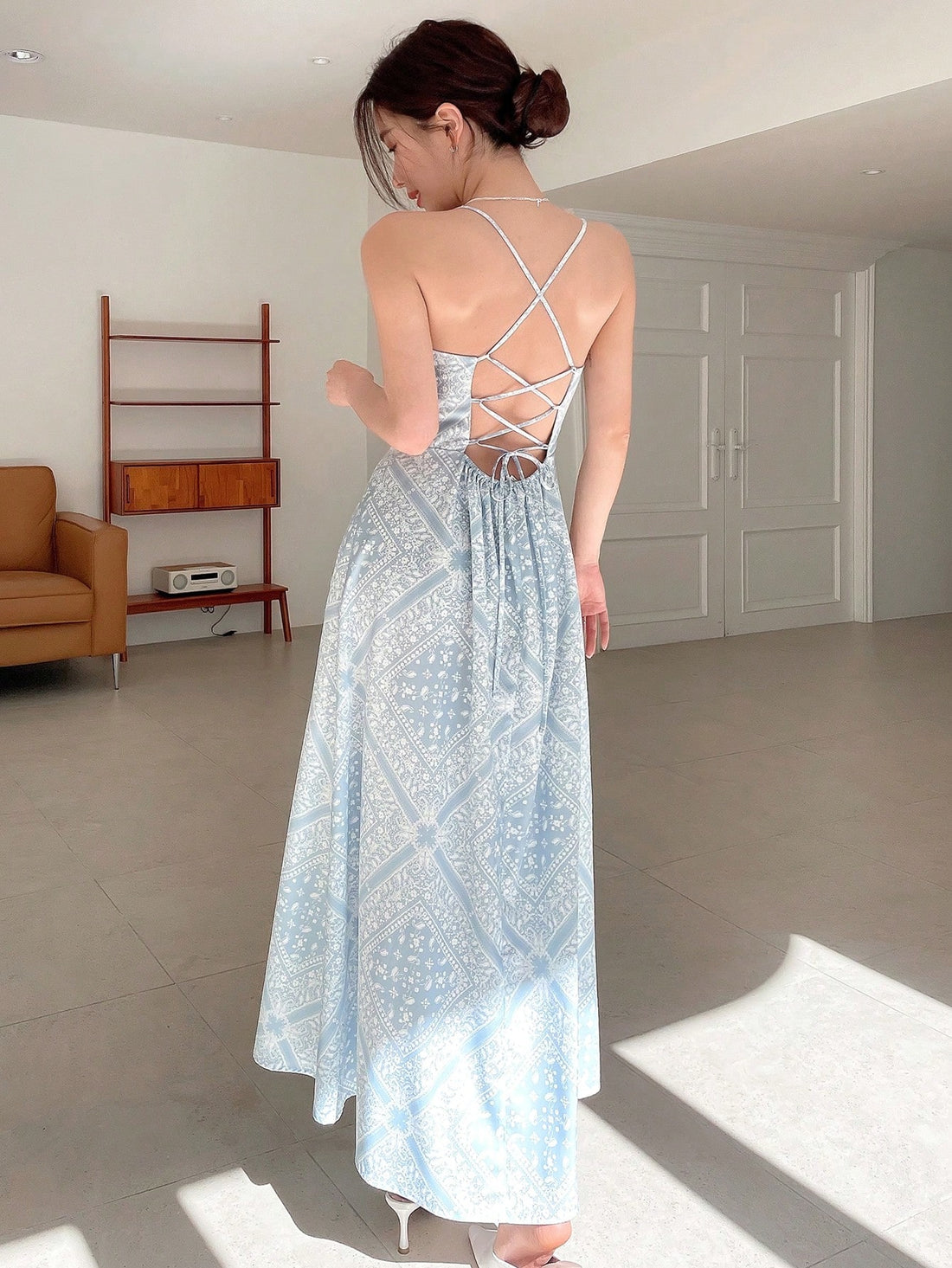 Unleash your inner bohemian with this playful paisley print backless cami dress. Perfect for a summer day out, the tie straps add a touch of detail while keeping the dress in place. Embrace your free-spirited style with this boho chic dress. (No more boring summer outfits!)