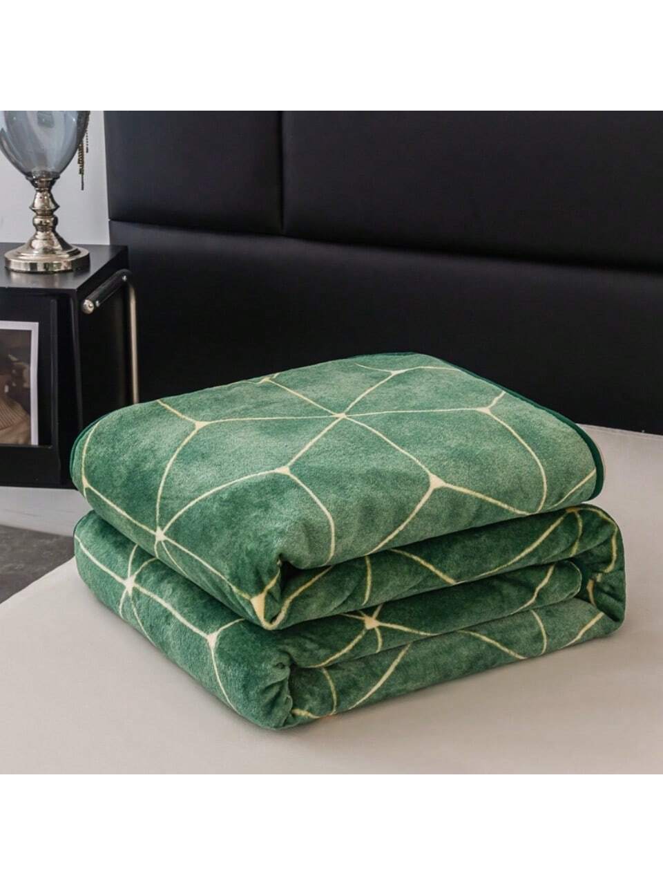 Snuggle up and stay warm with our Green Printed Flannel <a href="https://canaryhouze.com/collections/blanket" target="_blank" rel="noopener">Blanket</a>. Made with cozy flannel material, this blanket is perfect for both the bedroom and home use. Stay comfortable and stylish with our unique green printed design. Perfect for keeping you warm and cozy during those chilly nights.