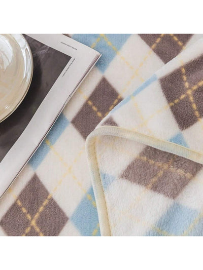 Simplistic Flannel Rectangular Printed Blanket: Cozy Comfort for Your Bedroom and Home