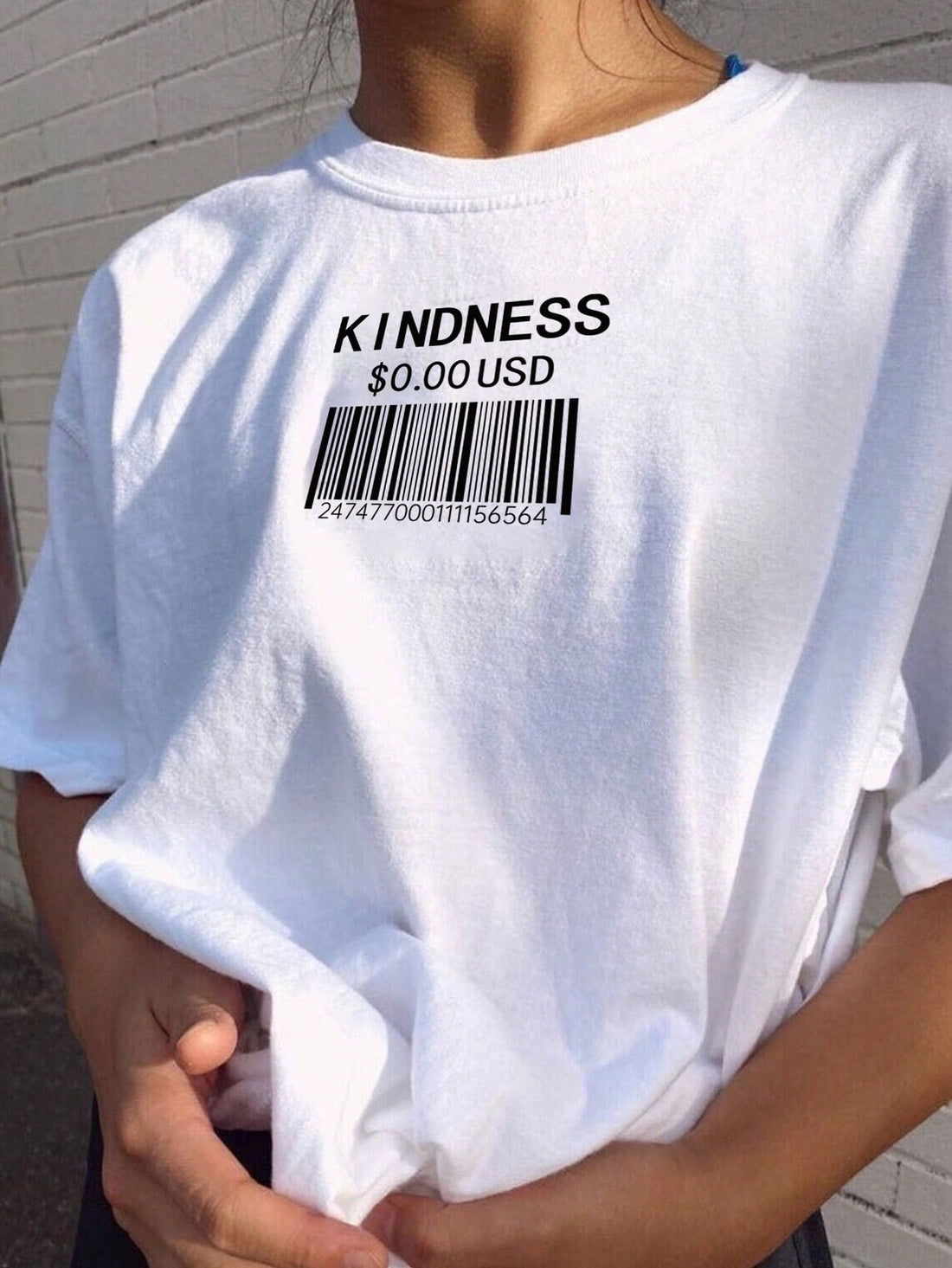 This Casual Letter Print Drop Shoulder T-Shirt for Women provides a stylish and comfortable option for everyday wear. Made with a loose drop shoulder design and featuring a trendy letter print, this shirt is perfect for casual outings and lounging.