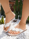 Chic and Comfortable White Flat Sandals with Metal Chain and Toe Clip for Women