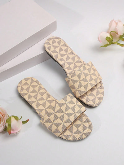 Summer Chic: Women's Fashion Flat Sandals Slippers