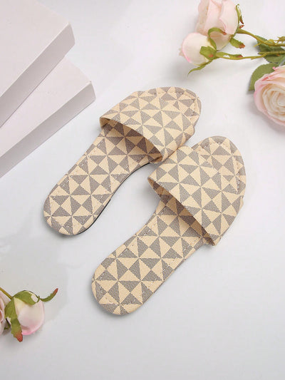 Summer Chic: Women's Fashion Flat Sandals Slippers