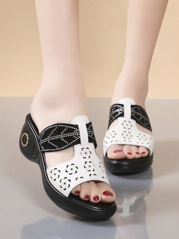 Introducing the Summer Bliss: Stylish Waterproof Wedge <a href="https://canaryhouze.com/collections/women-canvas-shoes?sort_by=created-descending" target="_blank" rel="noopener">Slippers</a> for Women! Experience the perfect blend of style and function with our sleek design and waterproof construction. Stay comfortable and fashionable all summer long with these must-have wedge slippers.