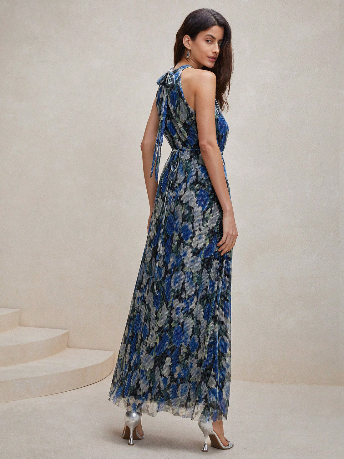 Float into summer with our Crinkled Blue Floral Print Halter Neck Maxi Dress - a must-have for your chic summer wardrobe. The halter neck adds a touch of elegance while the crinkled fabric keeps it effortlessly cool. Perfect for any summer occasion. (Summer never looked so good!)