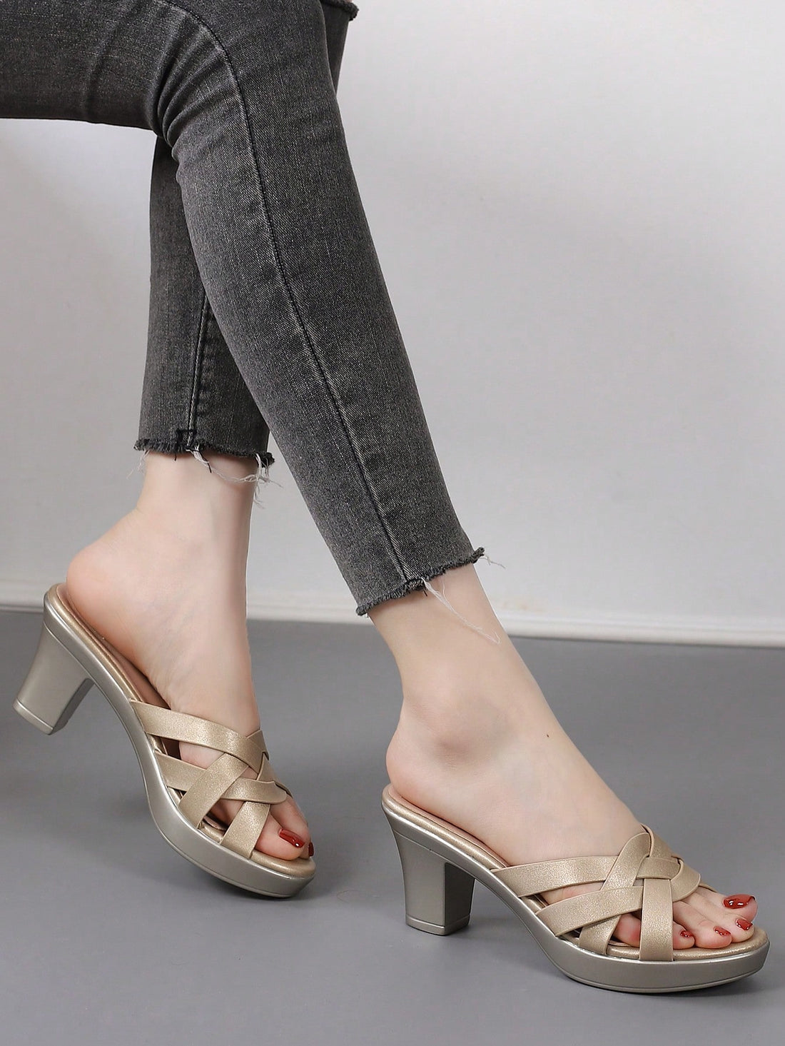 Take your evening glamour to the next level with these Elegant Gold Cross-Strap Chunky Heel Mules! The cross-strap design adds a touch of elegance, while the chunky heel provides both style and comfort. Perfect for any occasion, these mules will elevate your look with a playful and quirky vibe.