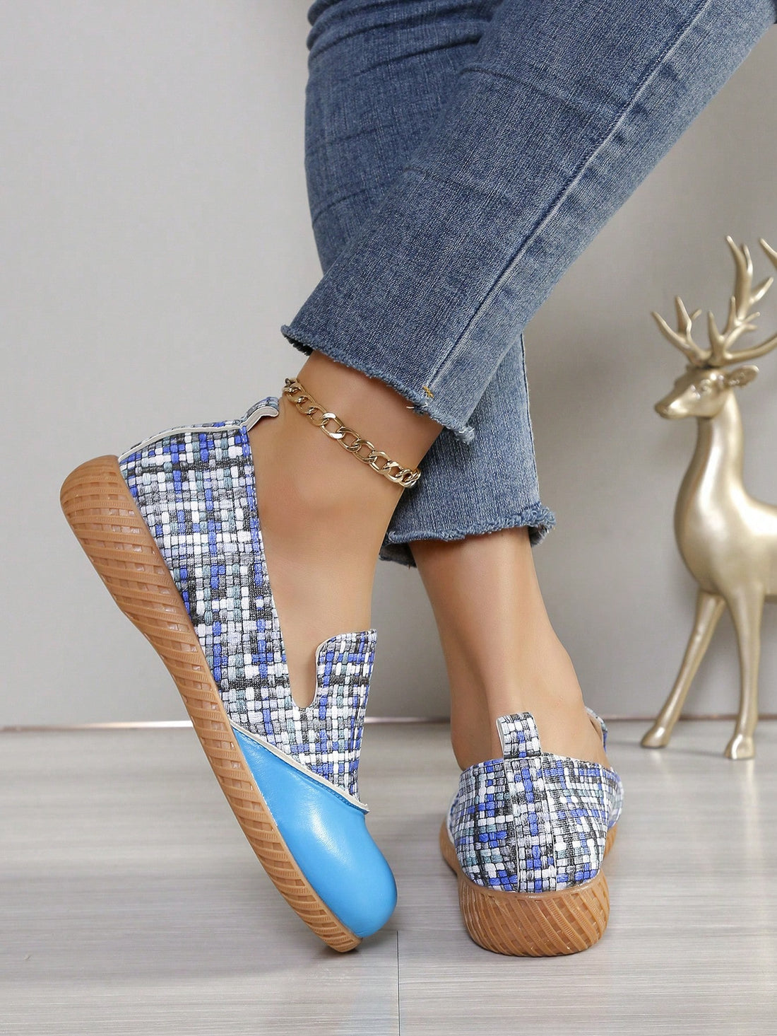 These Plaid Perfection Women's Round Toe Casual Loafers combine style and comfort for the perfect everyday shoe. With a trendy plaid pattern and a round toe design, these loafers are versatile and fashion-forward. Crafted with high-quality materials, these shoes provide maximum comfort and durability