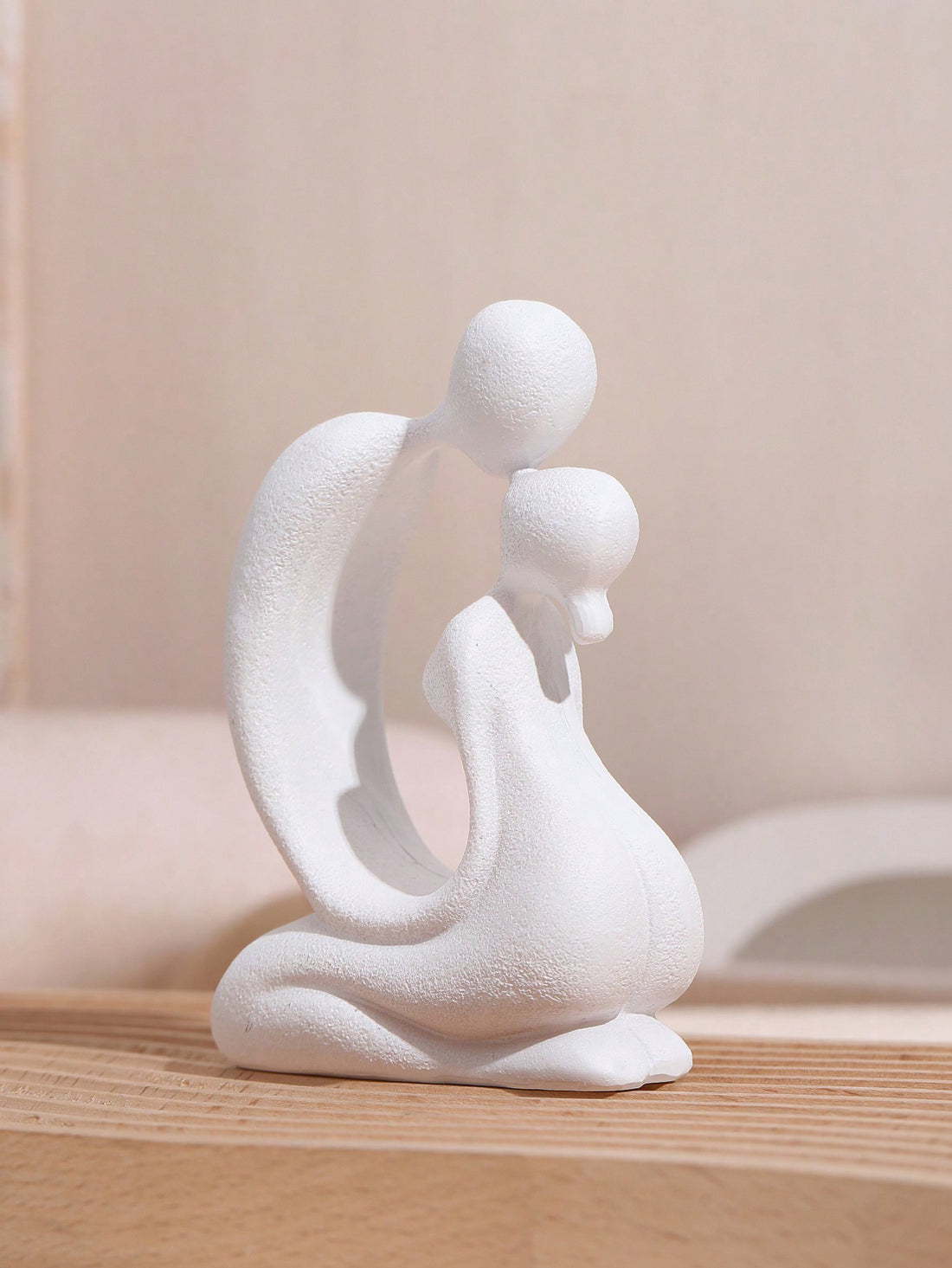 Love Story in Resin: Couple Kissing Decoration Gift Ornament