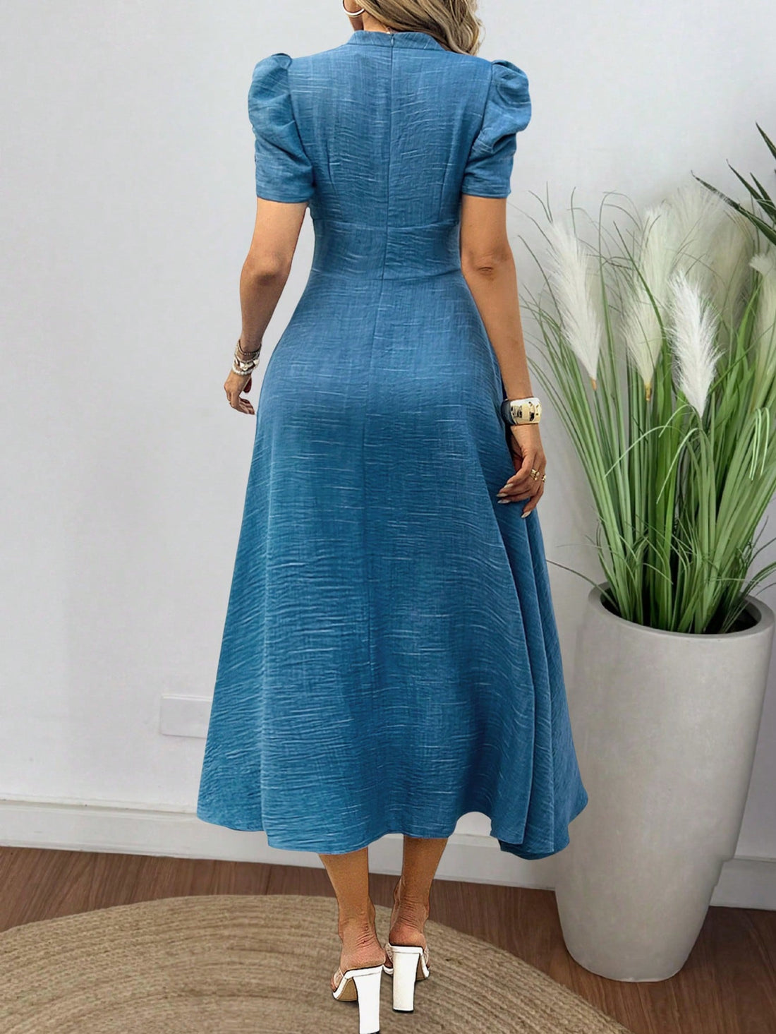 Make a statement with this stylish and elegant dress! Featuring trendy bubble sleeves and a pleated waistband, this dress is perfect for any fashion-forward woman. Upgrade your wardrobe with this must-have piece!