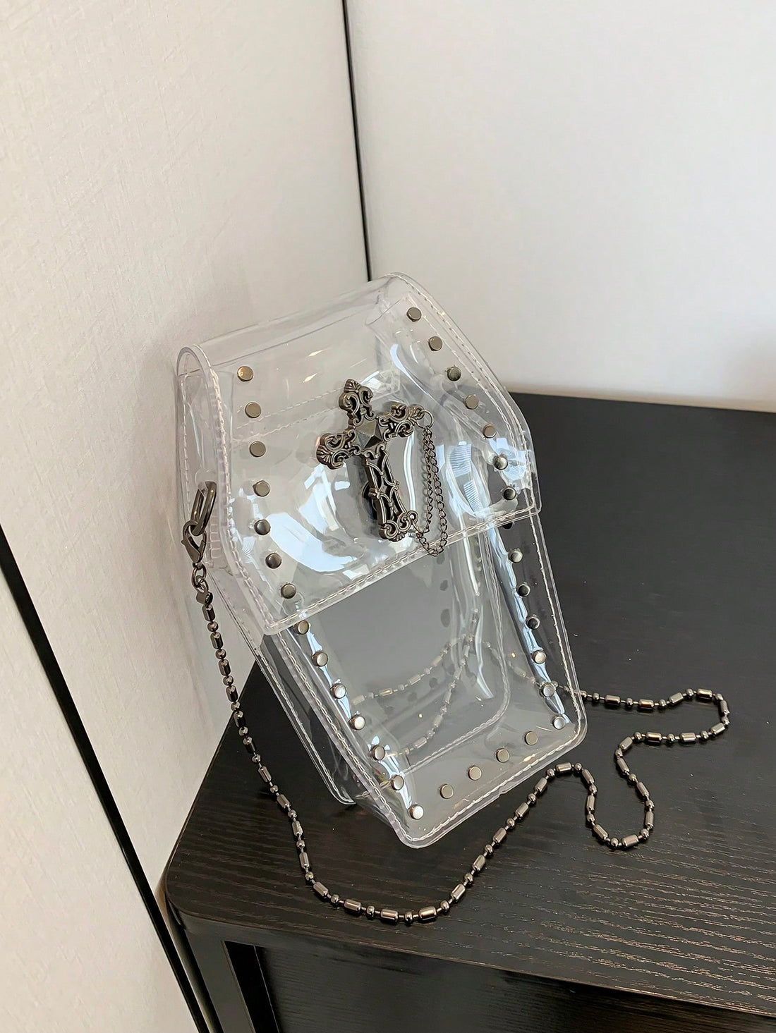 Upgrade your beach game with our Fashionable and Unique Transparent Chain Crossbody Coffin Bag. Its transparent design and waterproof material make it the ultimate beach essential. Plus, the trendy chain strap adds a stylish touch to your outfit. 