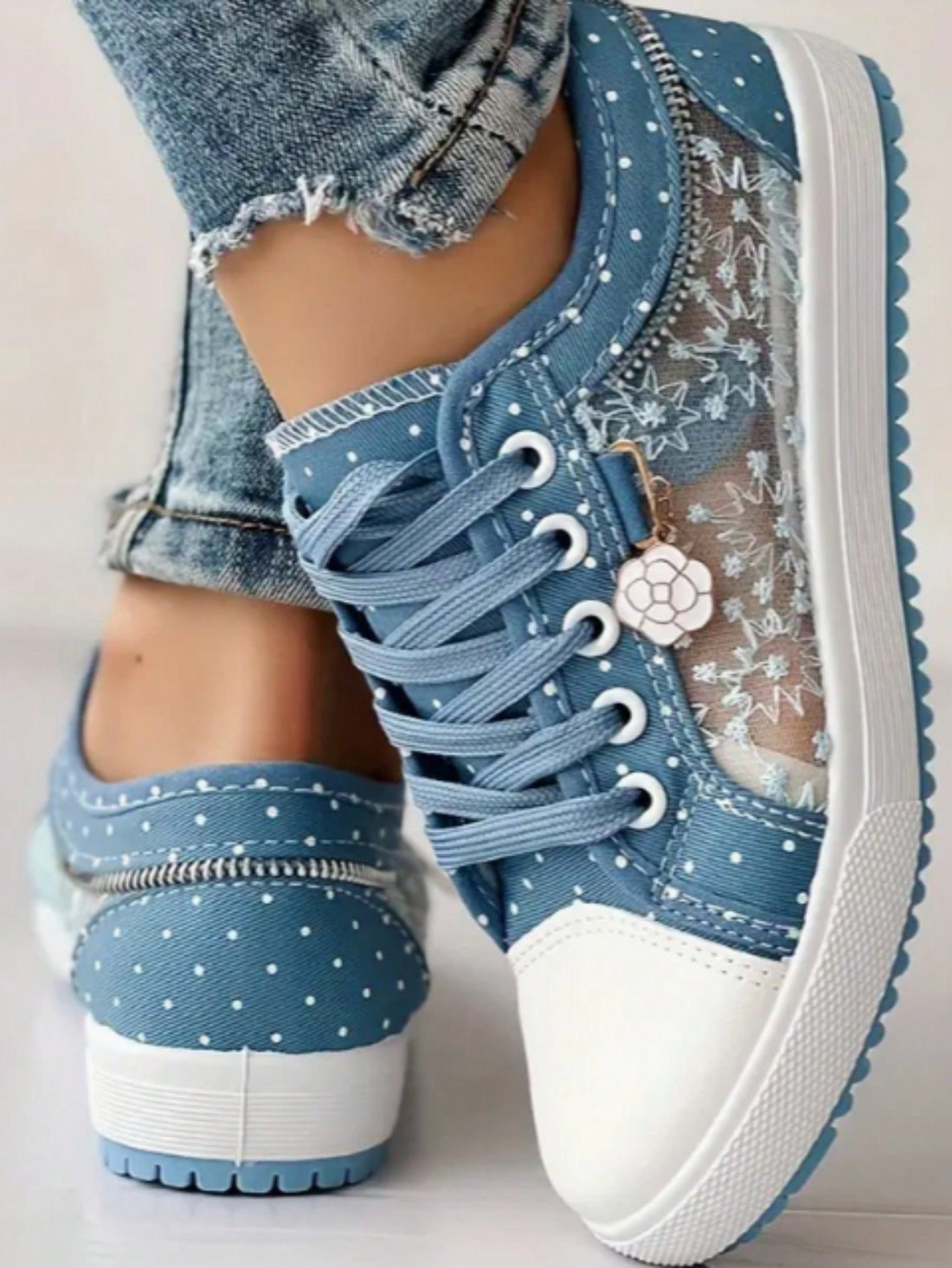 These stylish mesh sneakers feature a casual round toe and lace-up design. Breathable and comfortable, they are perfect for everyday wear and can easily be paired with any outfit. Enjoy support and style with these fashionable sneakers.