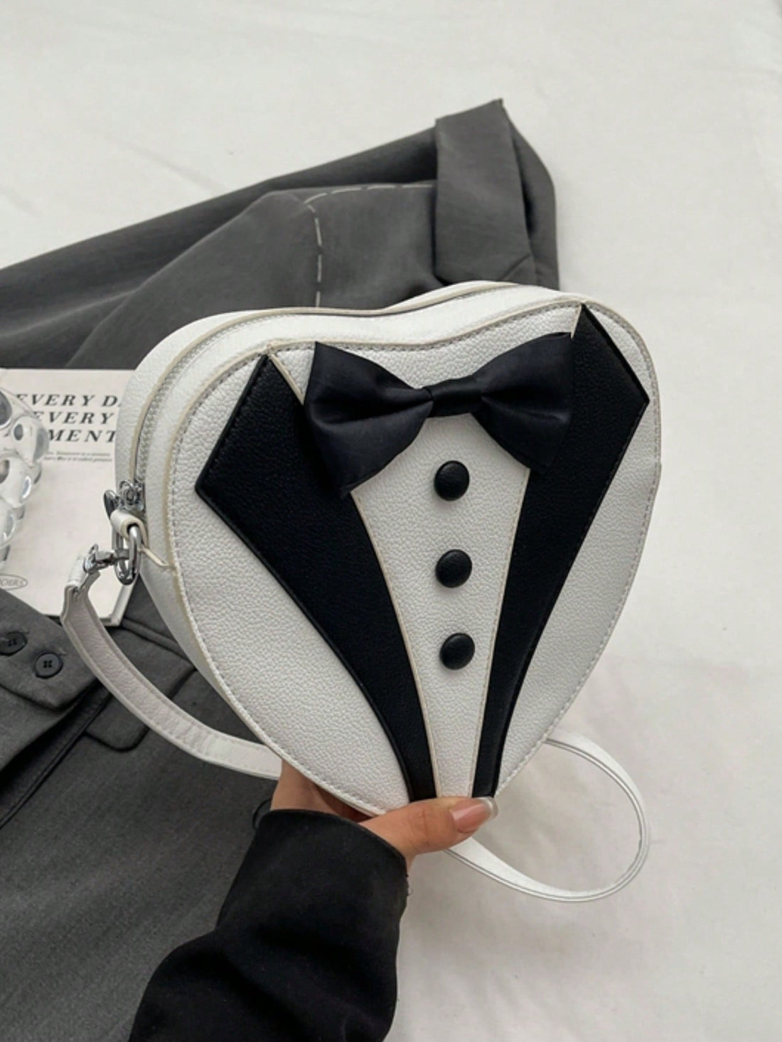 Introducing the must-have accessory for the urban girl on the go. Our trendy crossbody bag is both stylish and functional, with ample space to carry all your essentials. The perfect choice for those who value fashion and convenience.