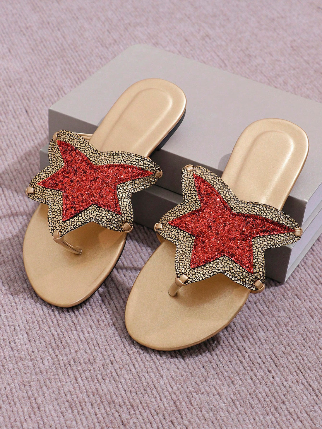 Stylish Heart-Shaped Slipper: The Perfect Anti-Skid Sandal for Women