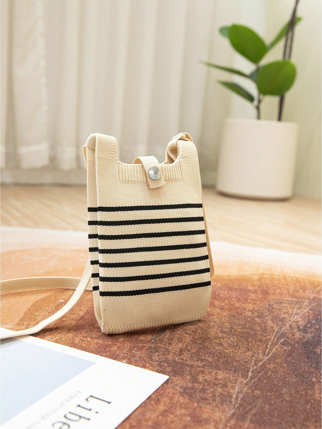 This knitted foldable handbag is both chic and convenient, perfect for daily use and adventures. Its striped design adds a stylish touch, while its foldable feature allows for easy storage and portability. Crafted with durability in mind, it's the ideal bag for all your needs.