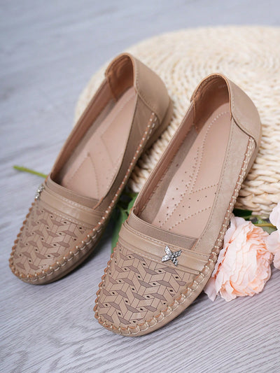 Chic and Comfortable: Ladies Hollow Out Fashionable Flat Shoes