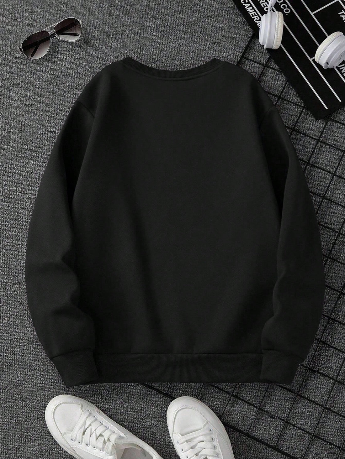 Stay casual and stylish this spring and autumn with our Men's Printed Slogan Sweatshirt. Made with high-quality material, this sweatshirt features a trendy print with the slogan "Stay Casual and Stylish" that will make a statement. Keep comfortable and fashionable with this must-have piece in your wardrobe.