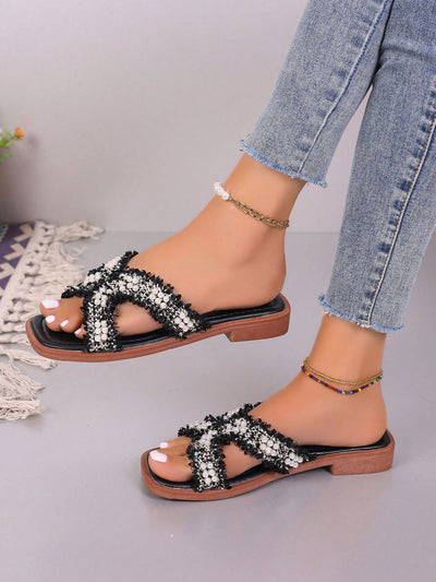 Pearl Chic: New Arrival Fashionable Summer Women Slippers for Casual Beach Fun