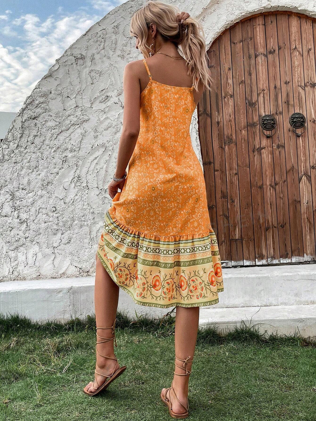 This summer, elevate your style with our Sleeveless Printed Casual Dress for Women. Featuring a unique print and a relaxed, comfortable fit, this dress is perfect for any casual occasion. With its sleeveless design, it's also a great way to stay cool and comfortable during hot summer days.