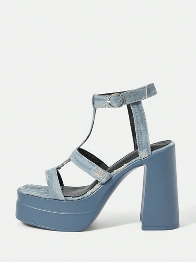 Outdoor Chic: Blue Square Toe Sandals for Summer Vacations