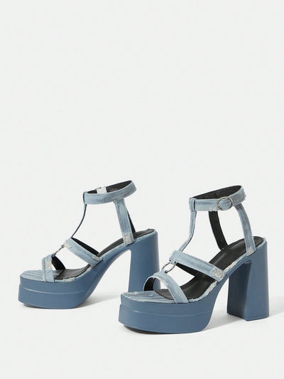 Outdoor Chic: Blue Square Toe Sandals for Summer Vacations