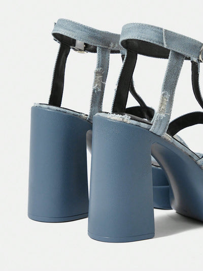 Outdoor Chic: Blue Square Toe Sandals for Summer Vacations