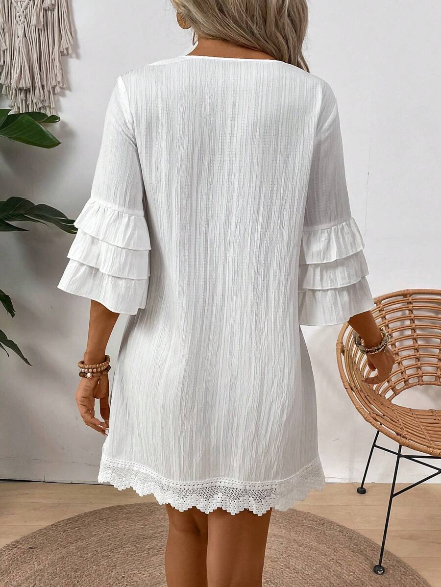 Experience the breathtaking fusion of artisanal bohemian heritage and sharp, modern architectural tailoring. This stunning pom-pom ensemble is meticulously designed for the woman who values a high-fashion, "quiet luxury" approach to seasonal dressing—the ultimate centerpiece for prestigious vacation retreats, exclusive beach clubs, and high-authority summer outings.
