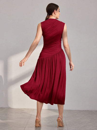 Chic in Pleats: Women's Sleeveless Pleated Semi-Formal Dress