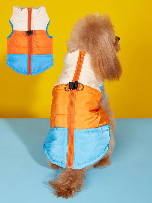 This padded dog vest offers warmth and style for your furry friend during outdoor skiing adventures in autumn and winter. The color block design adds a touch of fashion to your dog's wardrobe. Rely on our expertly crafted vest to keep your pup warm and comfortable during outdoor activities.