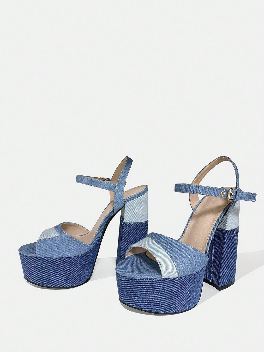 Experience maximum comfort and style with Blue Sky High Waterproof Platform High Heeled Sandals for outdoor women. Featuring a waterproof design, these sandals will keep your feet dry and comfortable no matter the weather. The platform heel adds height while providing stability, making these the perfect choice for any outdoor activity.