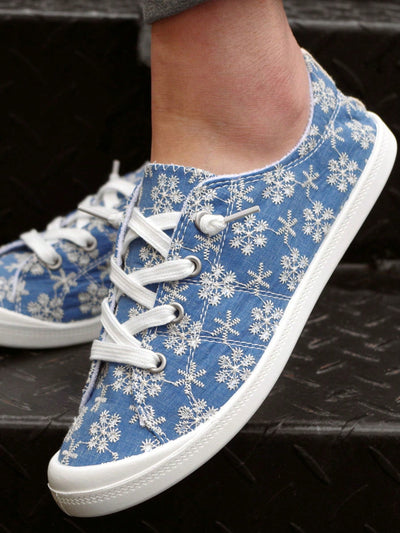 Snowflake Chic: Fashionable White Sneakers for Students and Running