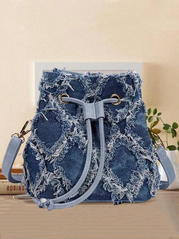 The Diamond Lattice Mini Sling Bag is the ultimate daily outdoor accessory. With its unique diamond lattice design and compact size, it combines style and functionality. Perfect for everyday use, it offers convenience and versatility for any outdoor activity.