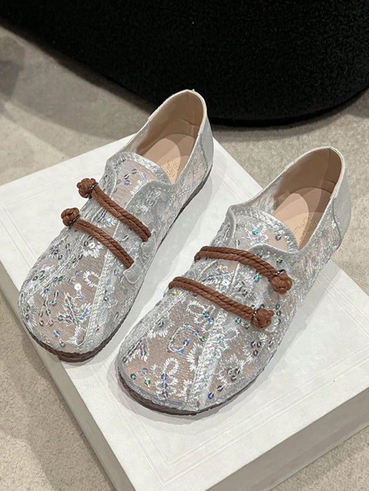 These Women's Retro Bohemian Style Hollow Out Net Low Cut Casual Slip On Flat Shoes are perfect for adding a touch of bohemian style to any outfit. The hollow out design and low cut fit provide a unique and fashionable look, while the slip on style allows for easy and comfortable wear.
