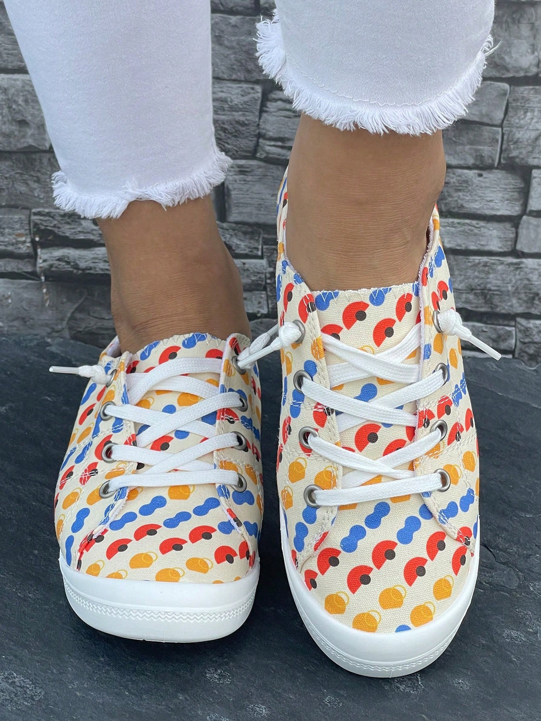 Upgrade your footwear collection with our Beetle-Printed Fashion Loafers. Enjoy both comfort and style for all seasons with these versatile loafers. The unique beetle print adds a touch of personality to any outfit. Perfect for any fashion-forward individual looking for a statement piece that doesn't compromise on comfort.