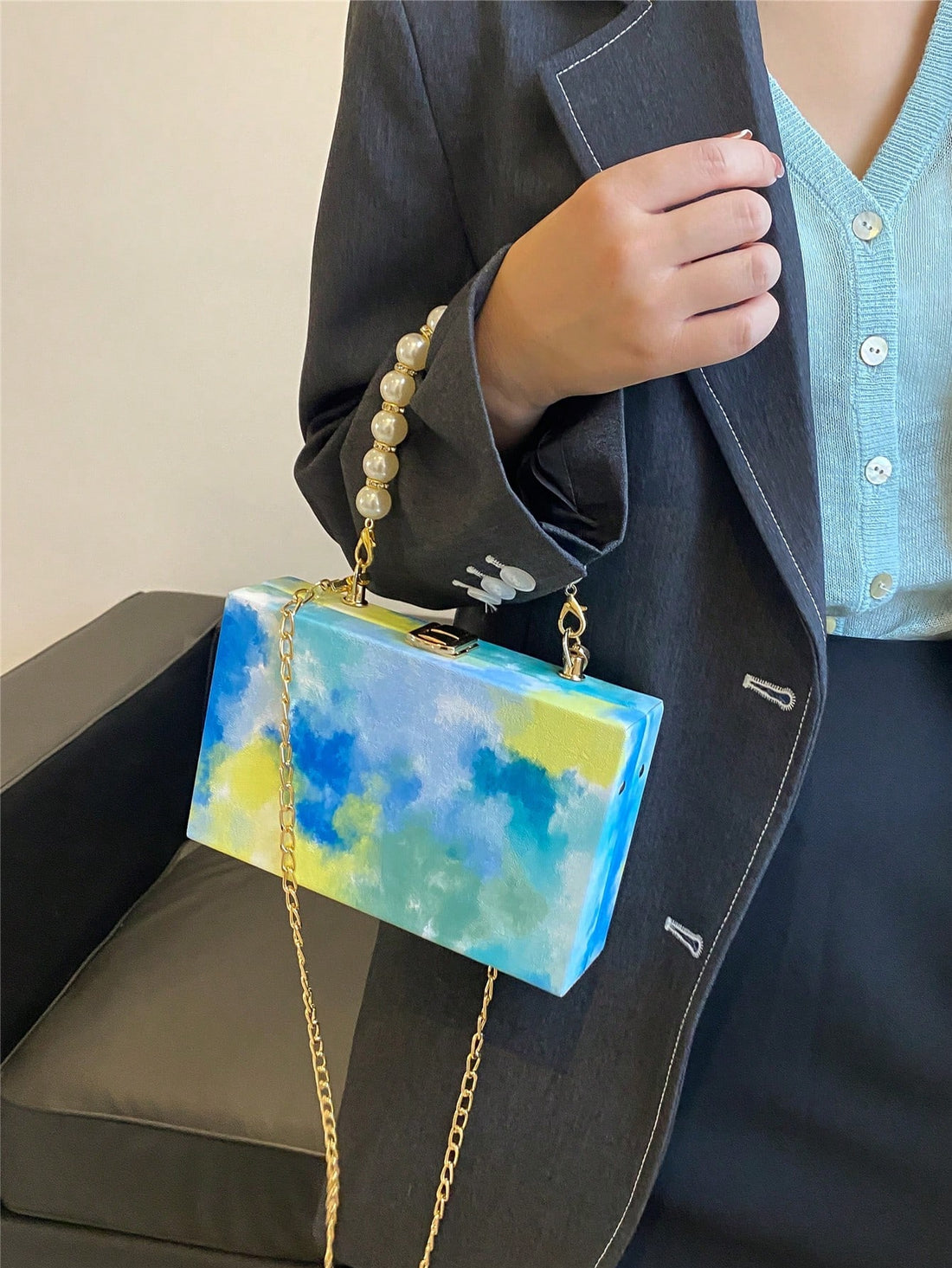 This Blue Sky and Ocean Oil Painting Handbag is perfect for everyday use and travel. Featuring a beautiful, colorful oil painting of the sky and ocean, this handbag has a metal chain shoulder strap for convenience and style. Elevate any outfit with this unique and functional accessory.