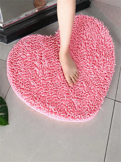 Heartfelt Welcome: Soft Chenille Heart-Shaped Door Mat for Home Decor