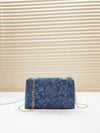 Chic Denim Flap Crossbody Bag: The Perfect Accessory for Stylish Women