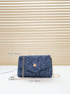 Chic Denim Flap Crossbody Bag: The Perfect Accessory for Stylish Women