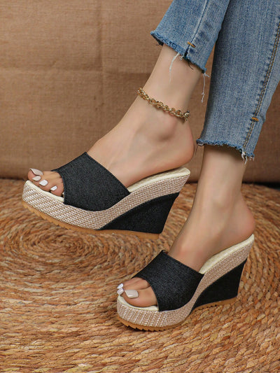 Summer Chic: Mature Fashionable Wedge Heel Slippers for Casual Style