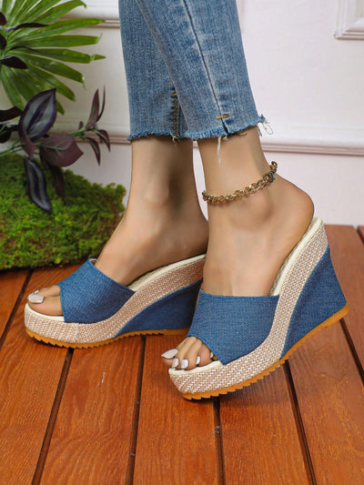 Summer Chic: Mature Fashionable Wedge Heel Slippers for Casual Style