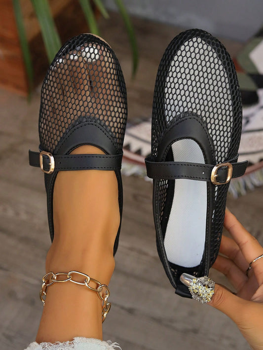 These stylish and comfortable mesh ballet flats are perfect for everyday wear and parties. With their breathable material and chic design, they provide both style and comfort for any occasion. The perfect addition to any wardrobe, these flats will keep your feet happy all day long.