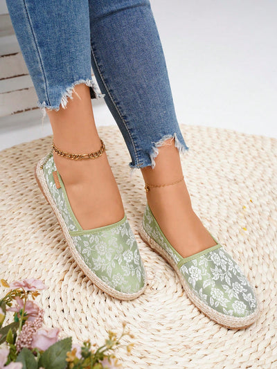 Elevate your summer style with our Retro Chic Floral Linen Rope Casual Shoes. Made with high-quality materials, these shoes feature a unique rope design and a beautiful floral print, giving you a fashionable and comfortable look. Perfect for any casual occasion, these shoes will be your go-to choice for the season.