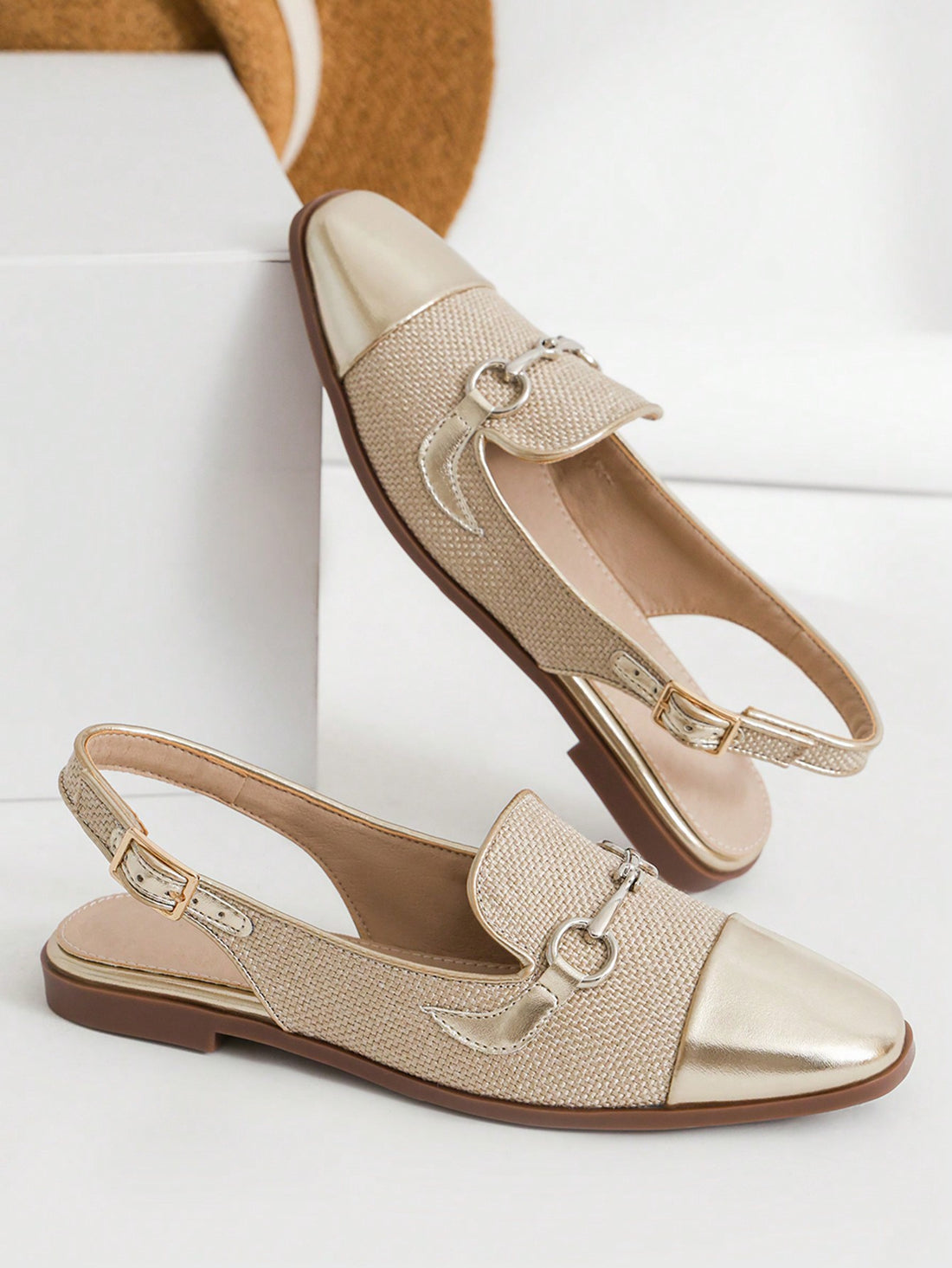 Introducing the must-have Chic Color Block Summer Sandals, a stylish addition to elevate your wardrobe. With its chic color block design, these sandals are perfect for any summer occasion. Don't compromise on style and comfort - these sandals have it all!