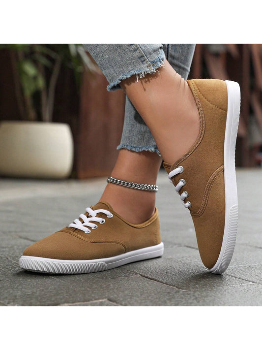 Classic White Canvas Sneakers: Unisex Couple's Casual Lace-Up Shoes